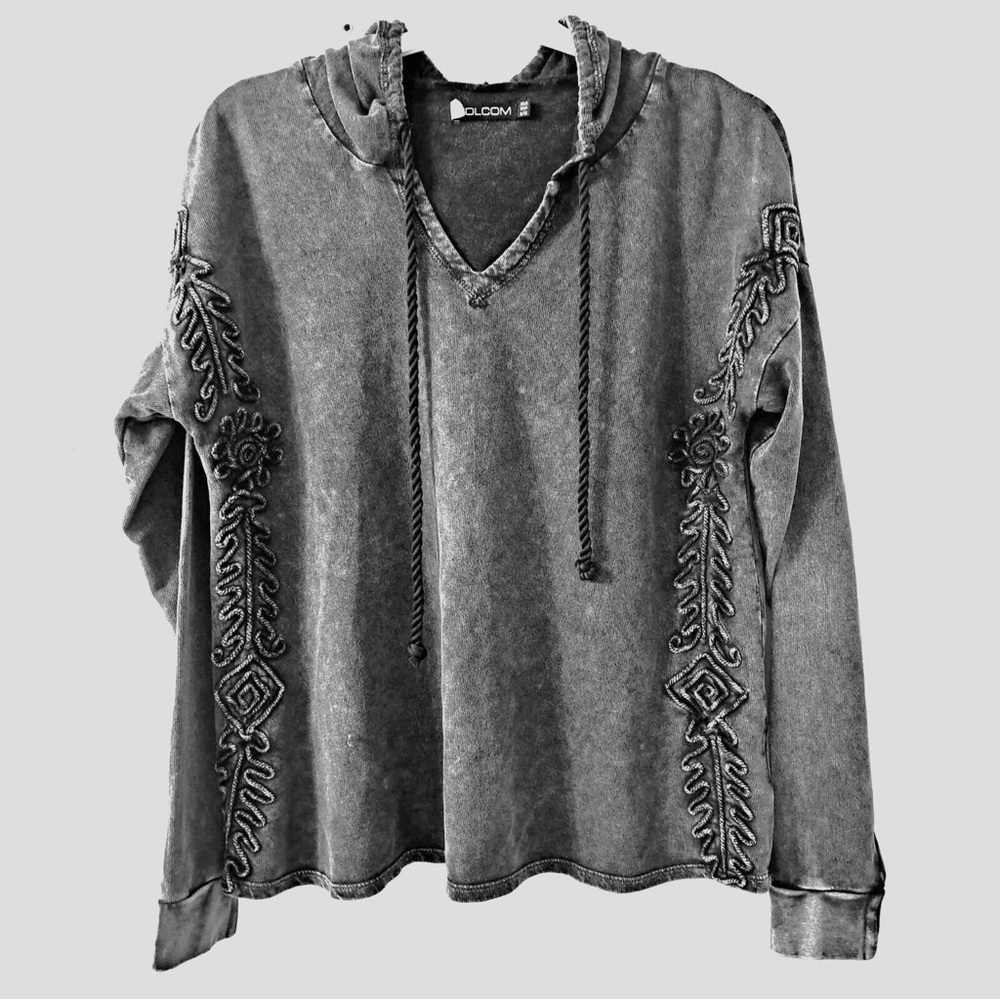Embroidered Volcom surf pullover hoodie